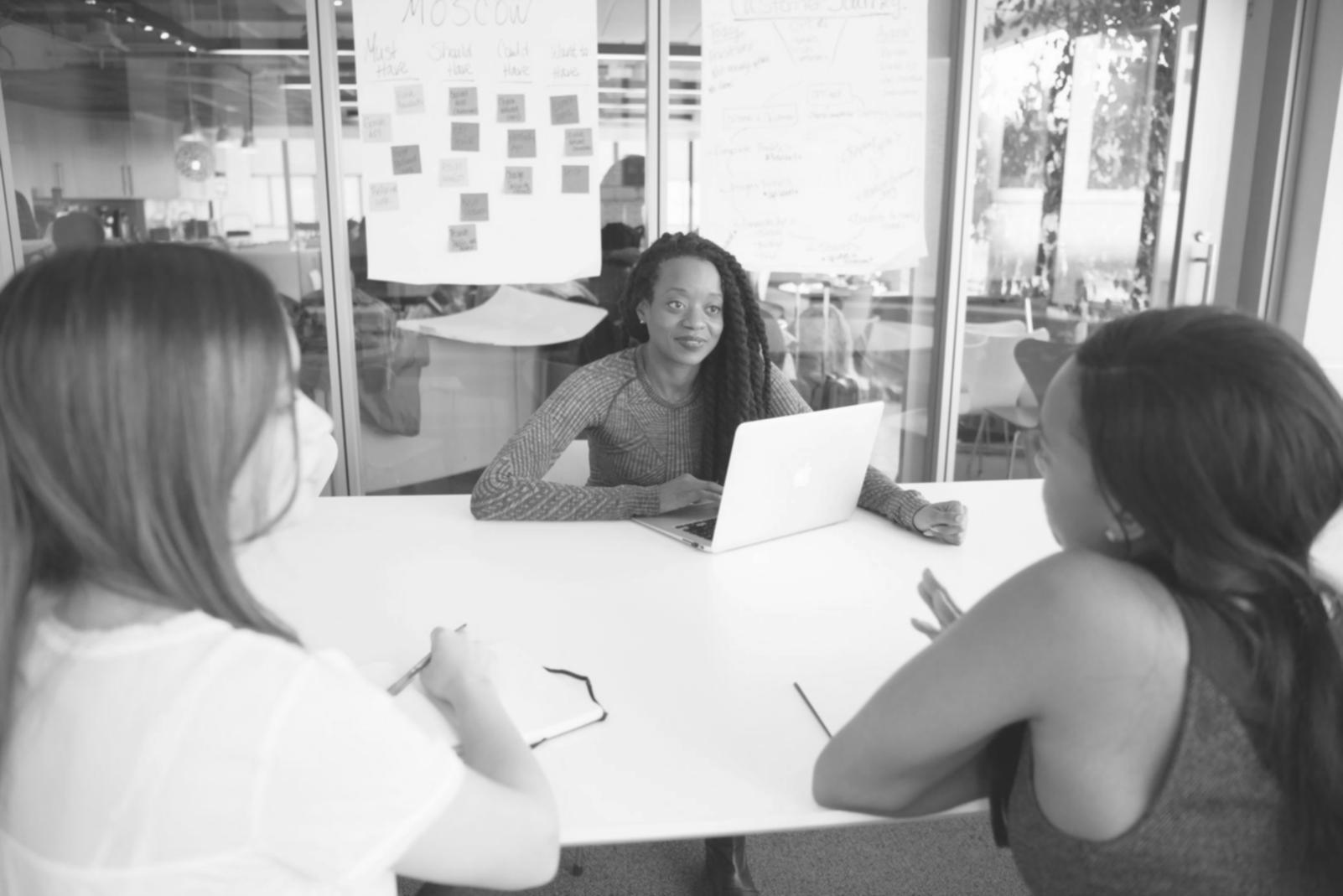 Consultation personnalisée en planification financière dans nos bureaux modernes